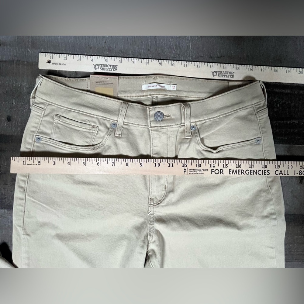 Levi's Women's Classic Straight Stretch Mid Rise Color Safari (Beige) Size 12 - Picture 3 of 12